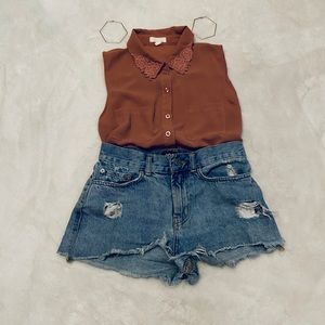 Sleeveless button up